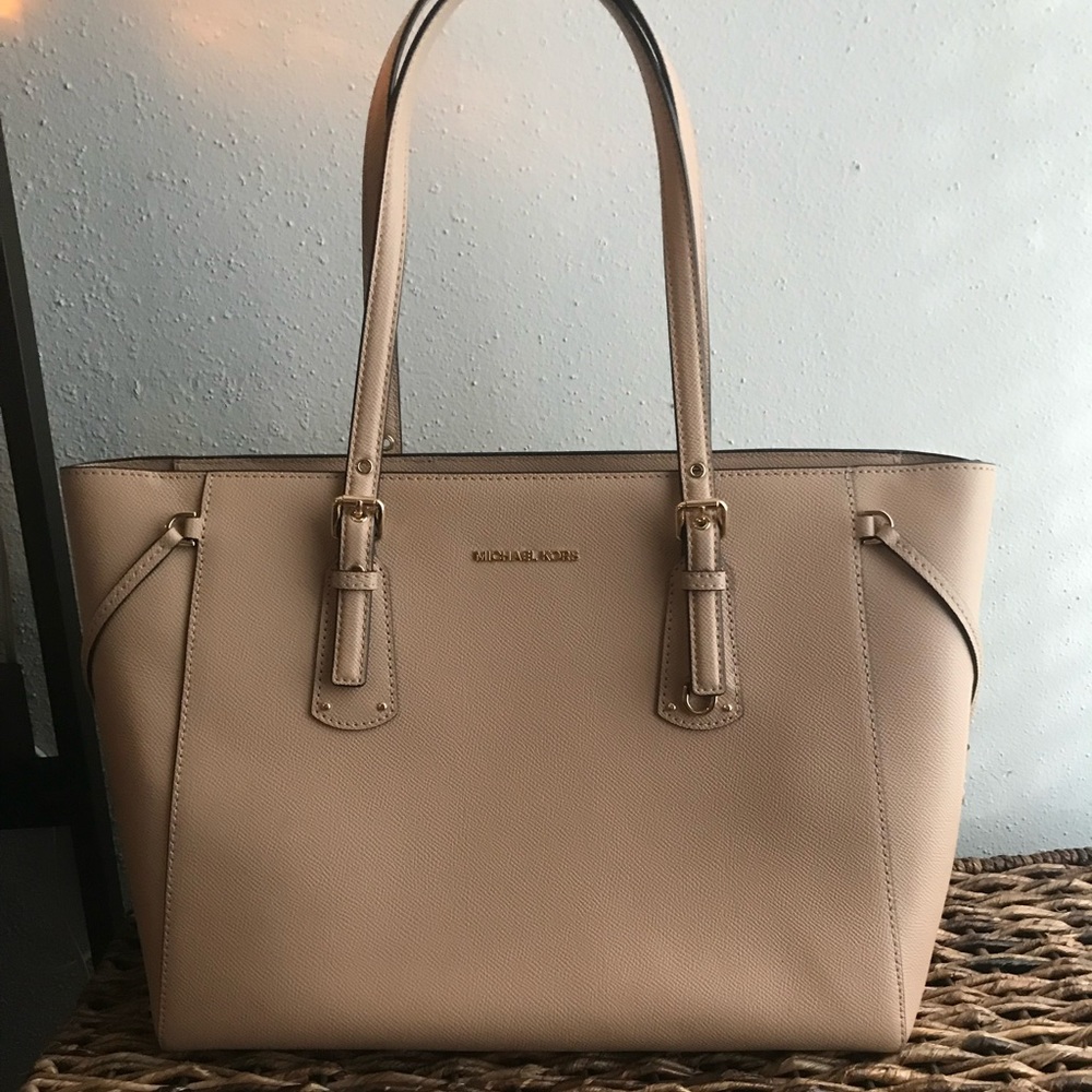 SOLD - Tan Michael Kors shoulder bag